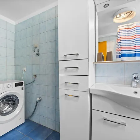 Andrea For 17 People With Private Heated Pool & Pet Friendly Near *