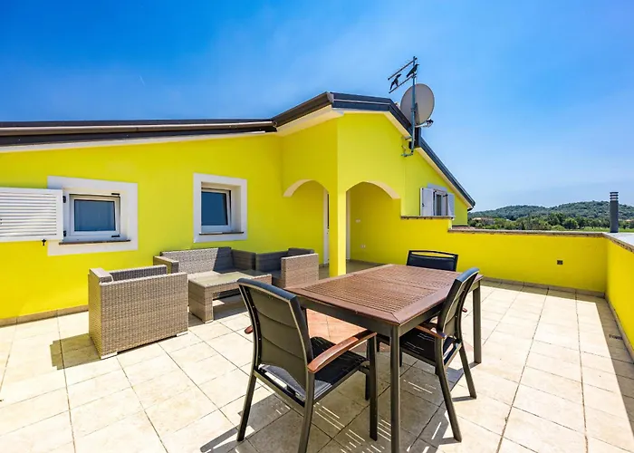 Andrea For 17 People With Private 40 M2 Pool & Pet Friendly Near Poreč