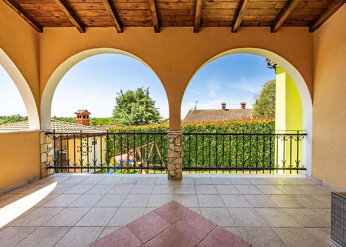 Andrea For 17 People With Private 40 M2 Pool & Pet Friendly Near Poreč