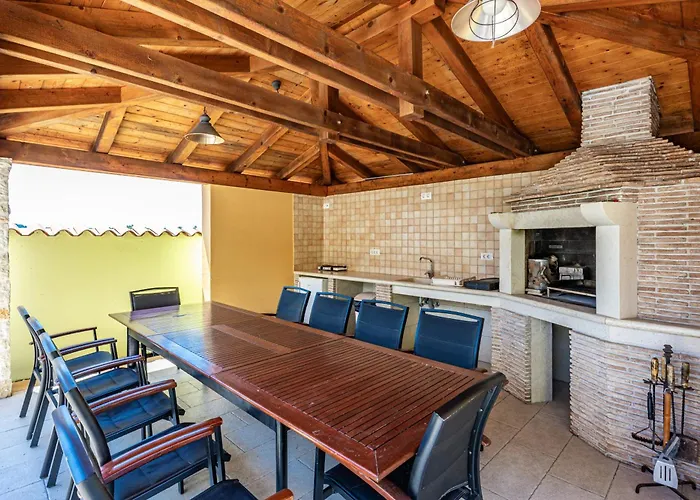 Andrea For 17 People With Private 40 M2 Pool & Pet Friendly Near Poreč