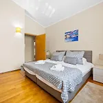 Andrea For 17 People With Private 40 M2 Pool & Pet Friendly Near * Poreč