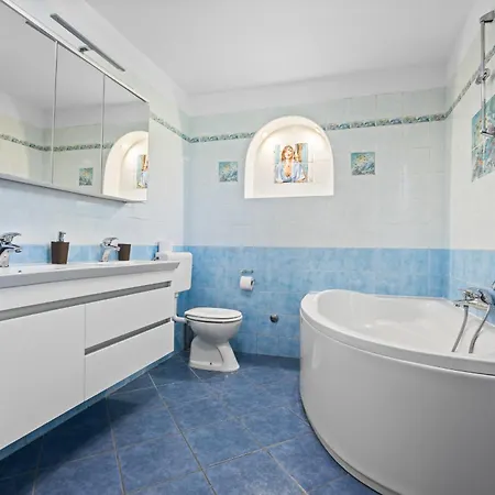 Andrea For 17 People With Private Heated Pool & Pet Friendly Near Poreč