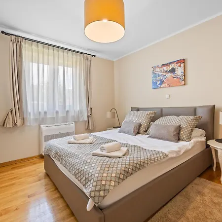 Andrea For 17 People With Private Heated Pool & Pet Friendly Near Vila Poreč