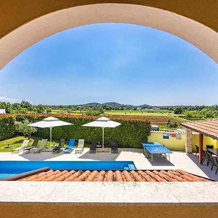 Andrea For 17 People With Private Heated Pool & Pet Friendly Near *