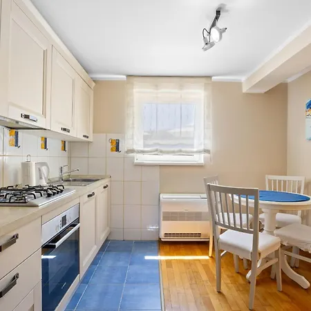 Andrea For 17 People With Private Heated Pool & Pet Friendly Near Villa