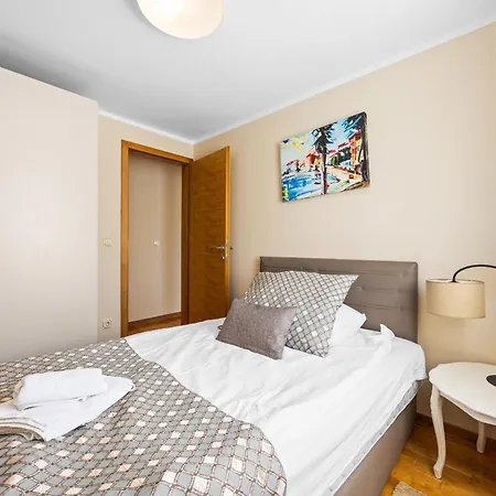 Andrea For 17 People With Private Heated Pool & Pet Friendly Near