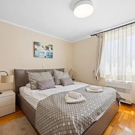 Vila Andrea For 17 People With Private Heated Pool & Pet Friendly Near *