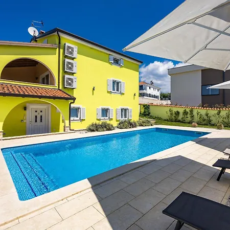 Andrea For 17 People With Private Heated Pool & Pet Friendly Near Vila *