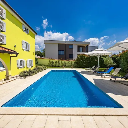 Andrea For 17 People With Private Heated Pool & Pet Friendly Near Vila *