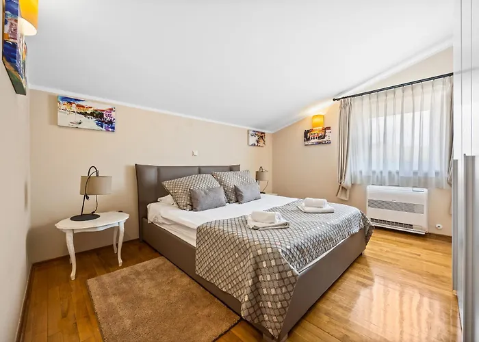 Andrea For 17 People With Private 40 M2 Pool & Pet Friendly Near Villa