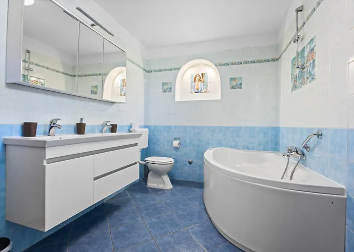 Andrea For 17 People With Private 40 M2 Pool & Pet Friendly Near Poreč