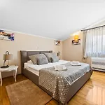 Andrea For 17 People With Private 40 M2 Pool & Pet Friendly Near וילה