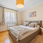 Andrea For 17 People With Private 40 M2 Pool & Pet Friendly Near וילה פורץ