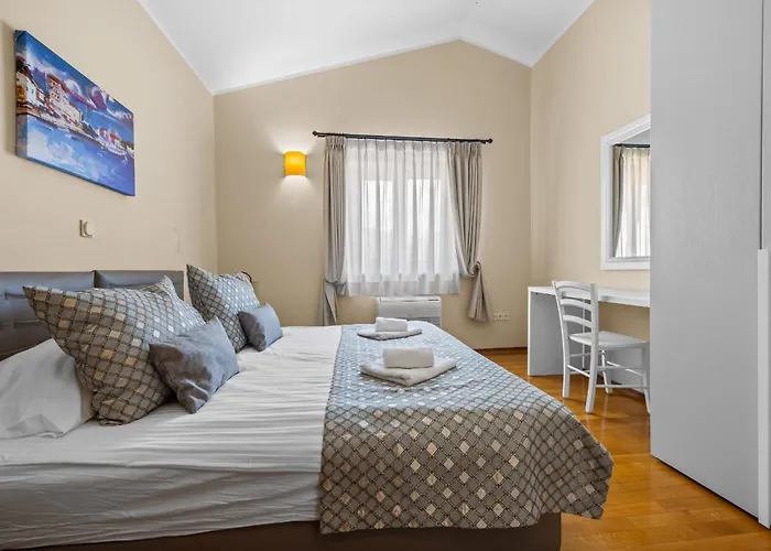 Andrea For 17 People With Private 40 M2 Pool & Pet Friendly Near ヴィラ ポレッチ